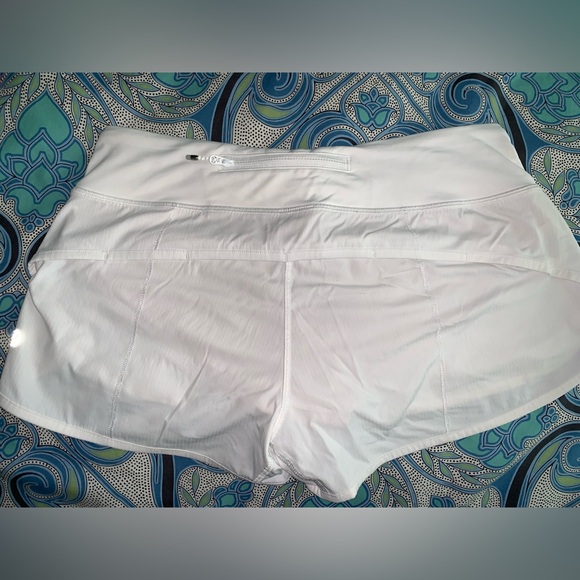 Lululemon Athletica Speed Up mid rise shorts 2.5 inch - Picture 2 of 3